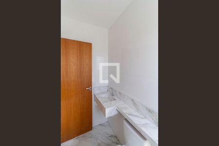 Casa à venda com 130m², 3 quartos e 2 vagas Casa à venda com 130m², 3 quartos e 2 vagasBanheiro social