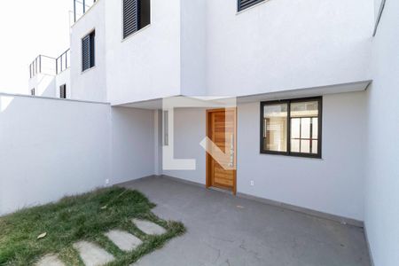 Casa à venda com 130m², 3 quartos e 2 vagas Casa à venda com 130m², 3 quartos e 2 vagasEntrada