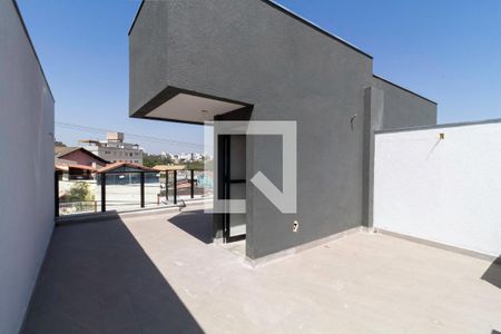 Casa à venda com 130m², 3 quartos e 2 vagas Casa à venda com 130m², 3 quartos e 2 vagasTerraço