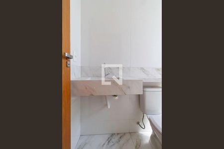 Casa à venda com 130m², 3 quartos e 2 vagas Casa à venda com 130m², 3 quartos e 2 vagasBanheiro social