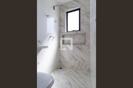 Casa à venda com 130m², 3 quartos e 2 vagas Casa à venda com 130m², 3 quartos e 2 vagasBanheiro social