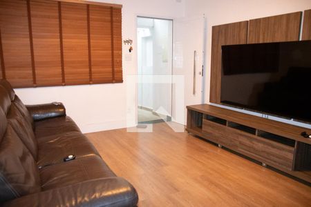 Sala de casa para alugar com 2 quartos, 120m² em Vila Nivi, São Paulo