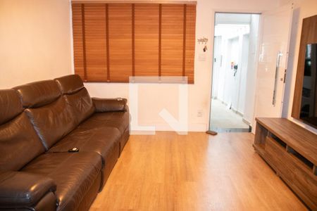 Sala de casa para alugar com 2 quartos, 120m² em Vila Nivi, São Paulo