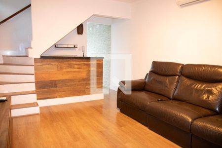 Sala de casa para alugar com 2 quartos, 120m² em Vila Nivi, São Paulo