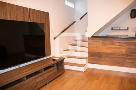 Sala de casa para alugar com 2 quartos, 120m² em Vila Nivi, São Paulo