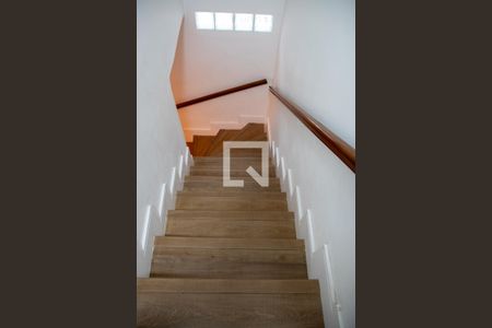 Casa para alugar com 120m², 2 quartos e 1 vagaEscada