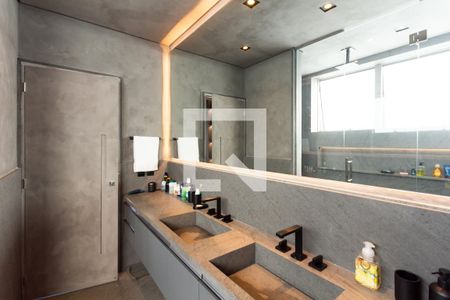 Apartamento à venda com 236m², 3 quartos e 4 vagasBanheiro da Suíte 2