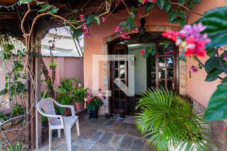 Casa à venda com 360m², 3 quartos e 3 vagasVaranda