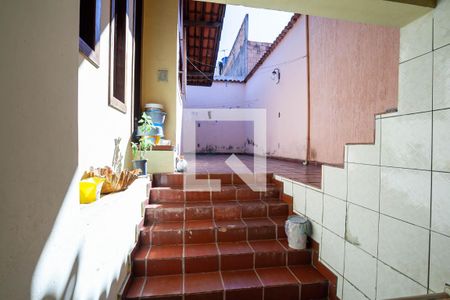 Casa à venda com 360m², 3 quartos e 3 vagasEscada