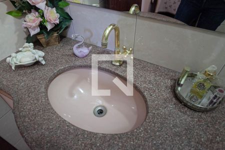 Casa à venda com 360m², 3 quartos e 3 vagasBanheiro da suíte 1