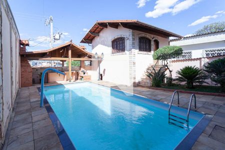 Casa à venda com 360m², 3 quartos e 3 vagasPiscina