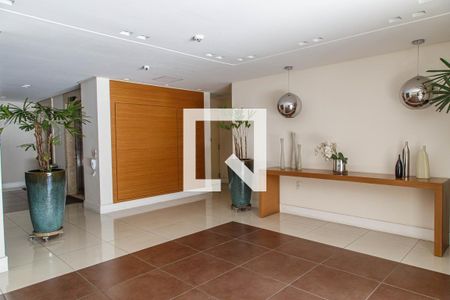 Apartamento à venda com 69m², 2 quartos e 1 vaga Apartamento à venda com 69m², 2 quartos e 1 vagaHall