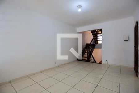 Sala de estar de casa à venda com 5 quartos, 133m² em Vila Maria Luisa, São Paulo