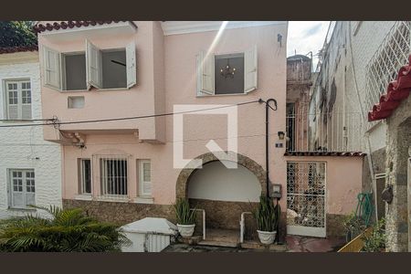 Casa à venda com 120m², 2 quartos e 1 vagaFachada