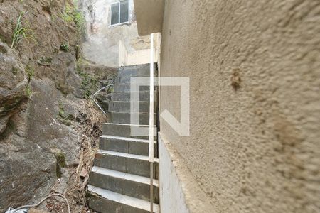 Casa à venda com 120m², 2 quartos e 1 vagaEscada