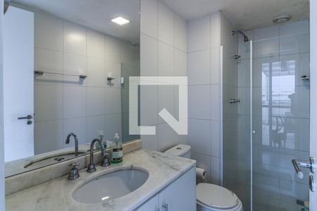 Apartamento à venda com 198m², 4 quartos e 2 vagas Apartamento à venda com 198m², 4 quartos e 2 vagasSuíte 4 - banheiro