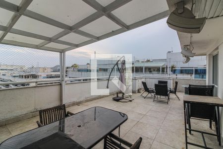 Apartamento à venda com 198m², 4 quartos e 2 vagas Apartamento à venda com 198m², 4 quartos e 2 vagasTerraço