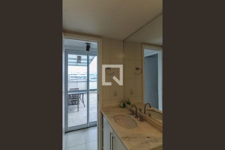 Apartamento à venda com 198m², 4 quartos e 2 vagas Apartamento à venda com 198m², 4 quartos e 2 vagasSuíte 4 - banheiro