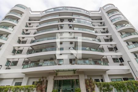 Apartamento à venda com 198m², 4 quartos e 2 vagas Apartamento à venda com 198m², 4 quartos e 2 vagasFachada