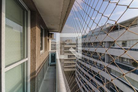 Apartamento à venda com 198m², 4 quartos e 2 vagas Apartamento à venda com 198m², 4 quartos e 2 vagasSuíte 1 - Sacada