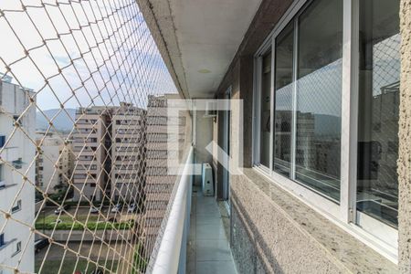 Apartamento à venda com 198m², 4 quartos e 2 vagas Apartamento à venda com 198m², 4 quartos e 2 vagasSuíte 1 - Sacada