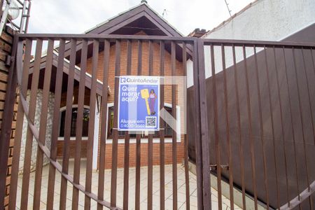 Casa para alugar com 250m², 3 quartos e 1 vaga Casa para alugar com 250m², 3 quartos e 1 vagaFachada