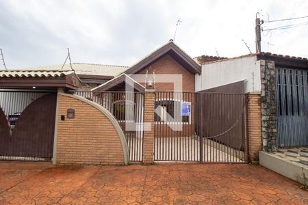 Casa para alugar com 250m², 3 quartos e 1 vaga Casa para alugar com 250m², 3 quartos e 1 vagaFachada