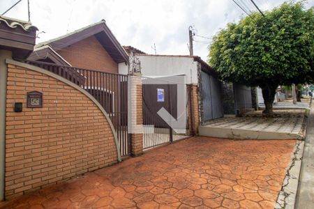 Casa para alugar com 250m², 3 quartos e 1 vaga Casa para alugar com 250m², 3 quartos e 1 vagaFachada