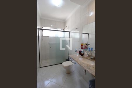 Banheiro da Suíte de casa para alugar com 3 quartos, 250m² em Jardim Guarujá, Sorocaba