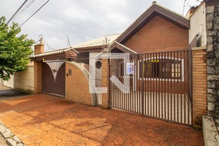 Casa para alugar com 250m², 3 quartos e 1 vaga Casa para alugar com 250m², 3 quartos e 1 vagaFachada