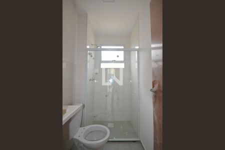 Banheiro de apartamento para alugar com 2 quartos, 43m² em Jardim Alvorada, Nova Iguaçu