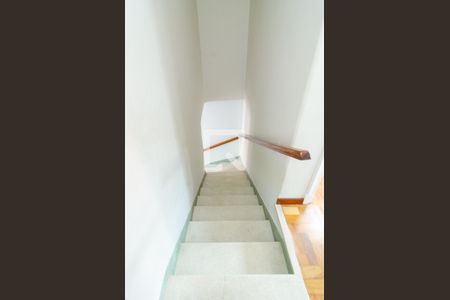 Casa à venda com 185m², 3 quartos e 5 vagasEscadas