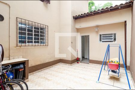 Casa à venda com 185m², 3 quartos e 5 vagasQuintal