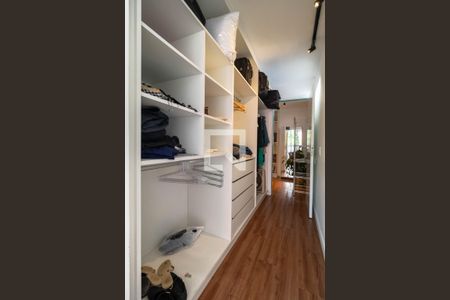 Apartamento à venda com 124m², 2 quartos e sem vagaCloset da suíte 1