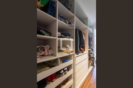 Apartamento à venda com 124m², 2 quartos e sem vagaCloset da suíte 2