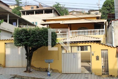 Casa à venda com 360m², 4 quartos e 4 vagasFachada Casa