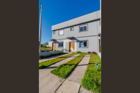 Casa à venda com 105m², 3 quartos e 2 vagasFachada