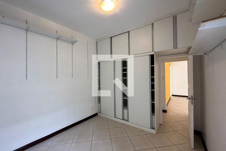 Apartamento à venda com 220m², 4 quartos e 2 vagasQuarto 01