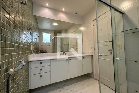 Apartamento à venda com 220m², 4 quartos e 2 vagasBanheiro Suíte 01