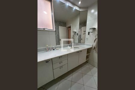 Apartamento à venda com 220m², 4 quartos e 2 vagasBanheiro Suíte 02