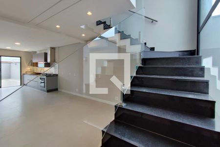 Escada - Quartos de casa para alugar com 3 quartos, 116m² em Jardim Antonio Von Zuben, Campinas