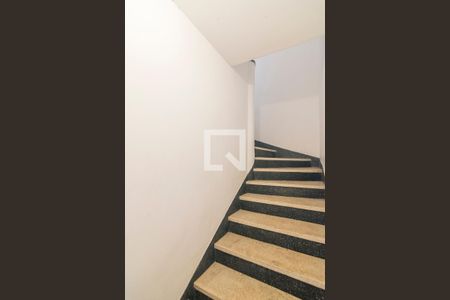 Escada de casa à venda com 2 quartos, 98m² em Vila Bastos, Santo André
