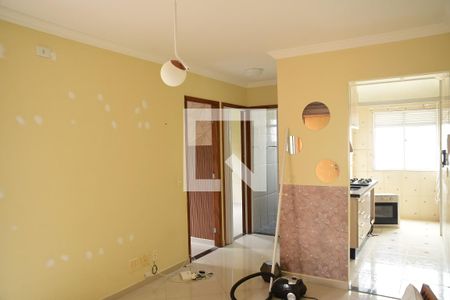 Sala de apartamento para alugar com 2 quartos, 44m² em Jardim Ísis, Cotia
