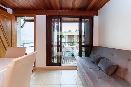 Casa à venda com 450m², 3 quartos e 5 vagasEdícula - Sala