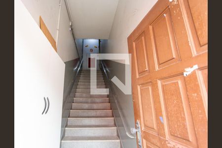 Apartamento para alugar com 68m², 2 quartos e sem vagaEscada