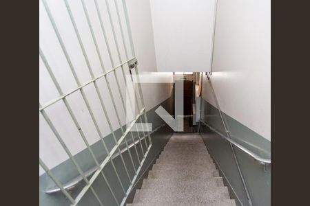 Apartamento para alugar com 68m², 2 quartos e sem vagaEscada
