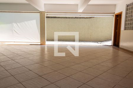 Casa para alugar com 380m², 4 quartos e 5 vagasGaragem - Salão de Festa