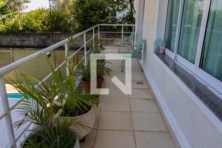 Casa para alugar com 380m², 4 quartos e 5 vagasSacada da Sala