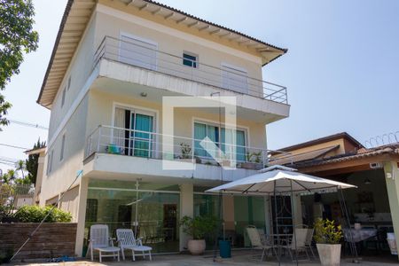Casa para alugar com 380m², 4 quartos e 5 vagasFachada dos Fundos