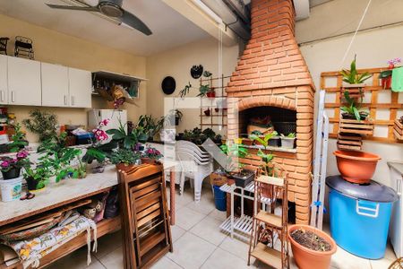 Casa à venda com 168m², 3 quartos e 4 vagas Casa à venda com 168m², 3 quartos e 4 vagasÁrea